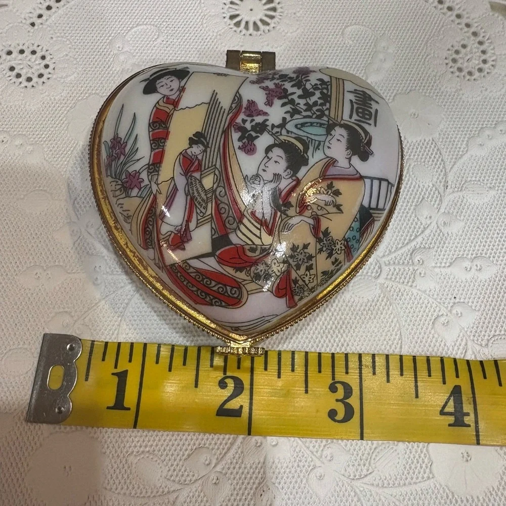 Japanese Hand Painted Heart-Shaped Ceramic Trinket Box